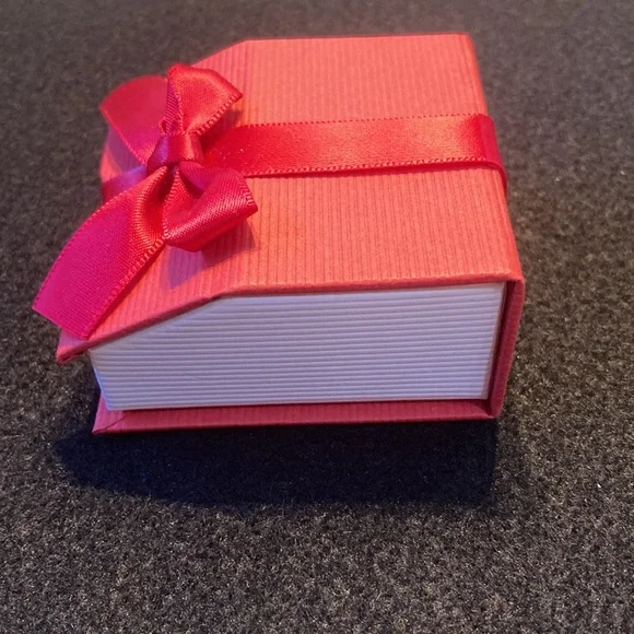 NEW Cubic Zirconia Diamond Stud Earrings - Picture 9 of 11